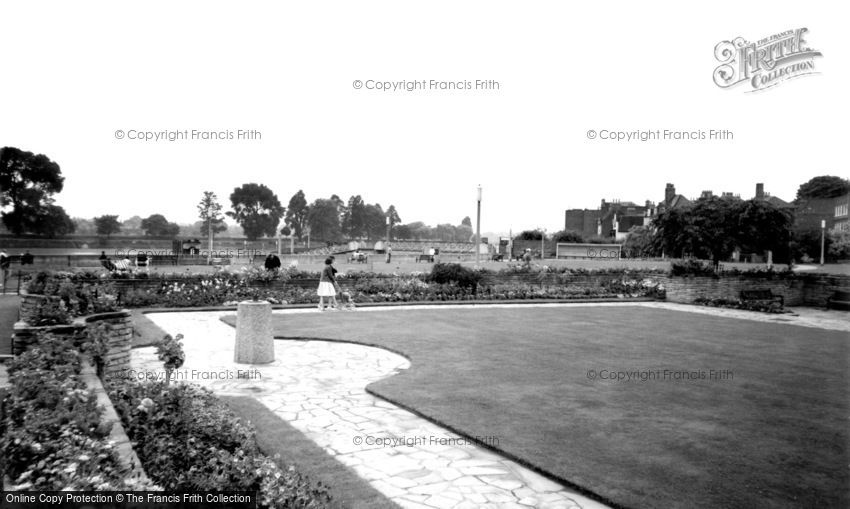 Hammersmith, Furnivall Gardens c1960