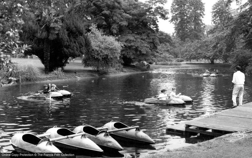 Hammersmith, Ravenscourt Park c1960