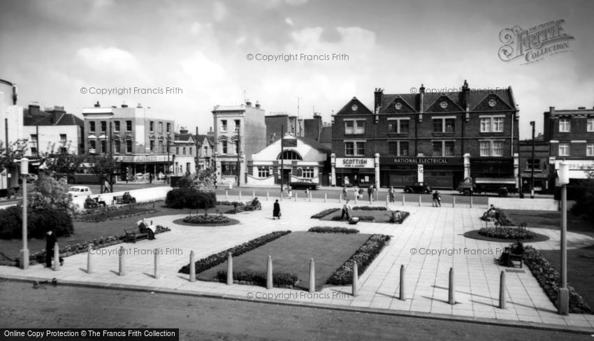 Hammersmith, Town Hall Square c1960