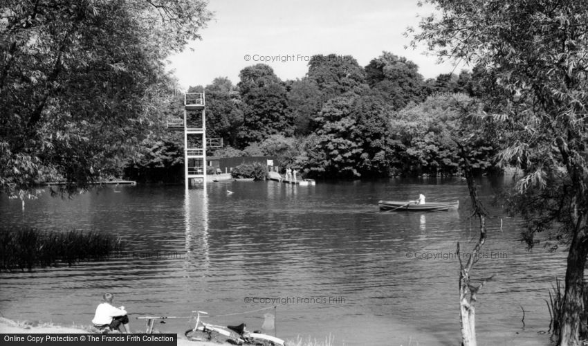Hampstead, Highgate Ponds c1960