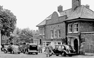 Hampstead, Old Bull and Bush, North End Road c1955