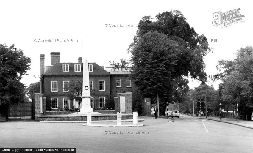Hampstead, the Memorial c1960