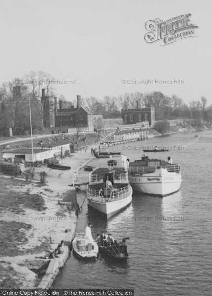 Photo of Hampton Court, Boats On The River  c.1950