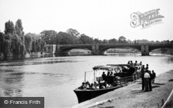 Bridge And River c.1950, Hampton Court