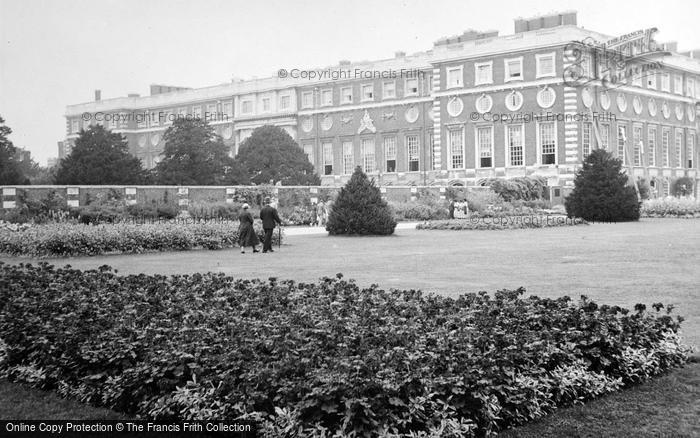 Photo of Hampton Court, c.1937