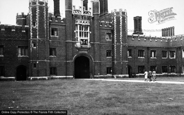 Photo of Hampton Court, c.1950