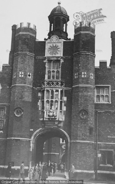 Photo of Hampton Court, c.1955