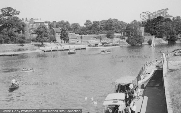 Photo of Hampton Court, c.1960