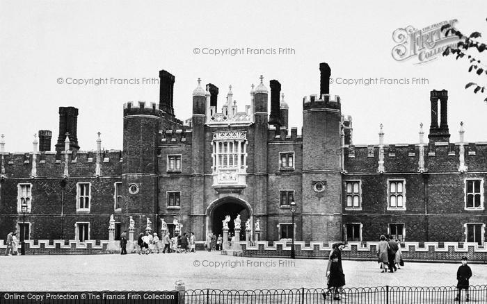 Photo of Hampton Court, c.1960