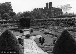 Henry VIII Garden c.1955, Hampton Court