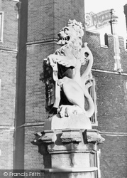 Lion Statue c.1955, Hampton Court