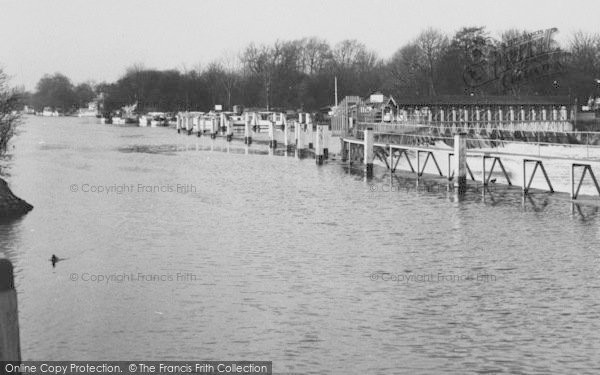Photo of Hampton Court, Molesey Weir c.1960