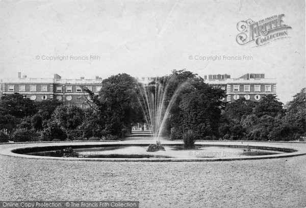 Photo of Hampton Court, Palace 1890