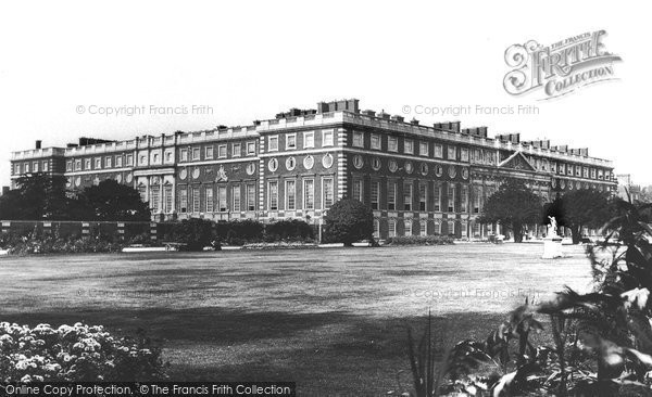 Photo of Hampton Court, Palace 1899