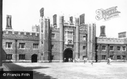 Palace, The Great Gatehouse From The Base Court c.1950, Hampton Court