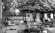 Tea Gardens c.1965, Hampton Court