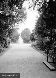 The Gardens c.1937, Hampton Court