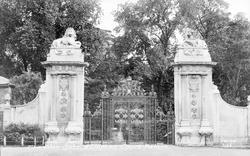 The Lion Gates c.1900, Hampton Court