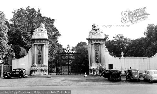 Photo of Hampton Court, The Palace, The Lion Gates c.1960