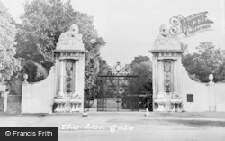 The Palace, The Lion Gates c.1960, Hampton Court