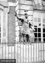 Warrior Statue c.1937, Hampton Court