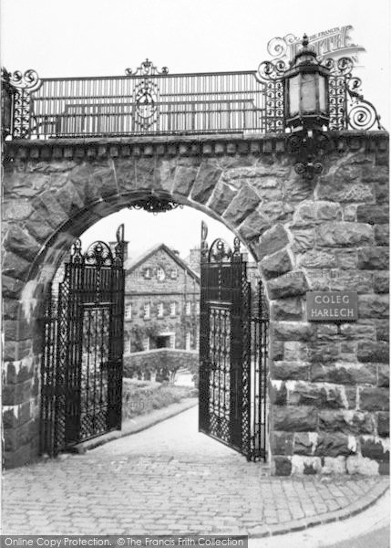 Photo of Harlech, The Gateway, Coleg Harlech c.1960