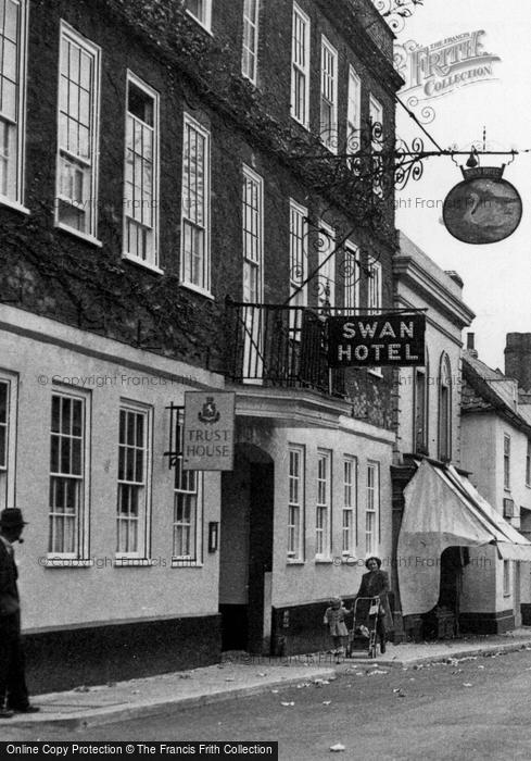 Photo of Harleston, The Swan Hotel c.1955