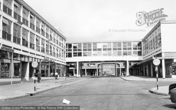 Photo of Harlow, Linkway c.1965