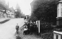 Villagers 1903, Harlow