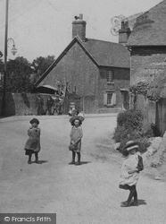Children In The Village 1906, Harnham