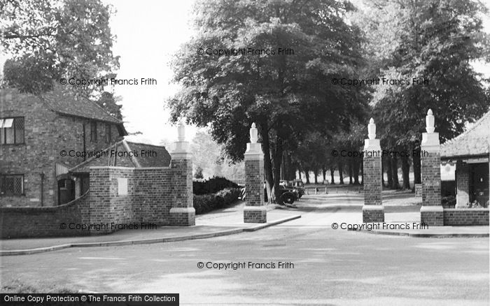 Photo of Harpenden, The Entrance To Rothamsted Park c.1960