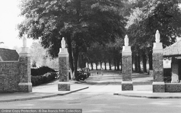 Photo of Harpenden, The Entrance To Rothamsted Park c.1960