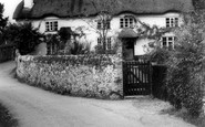 Harpford, Podbury's Cottage c1960