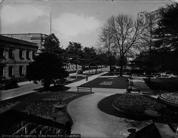 Photo of Harrogate, Crescent Gardens 1935