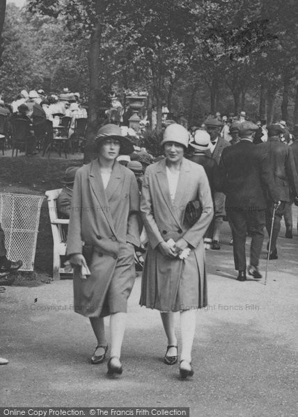 Photo of Harrogate, Fashion 1925