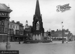 Queen Victoria Monument c.1950, Harrogate