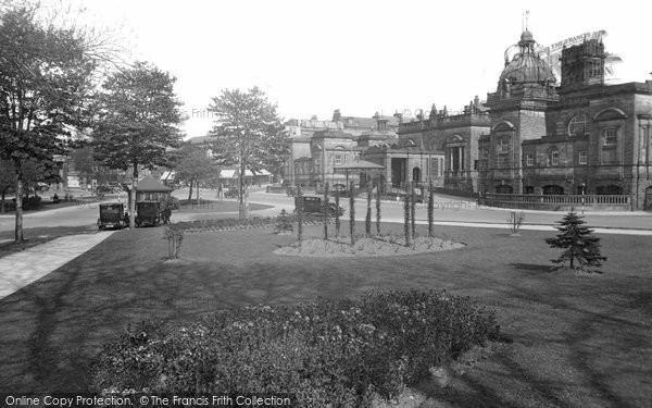Photo of Harrogate, Royal Baths And Crescent Gardens 1935