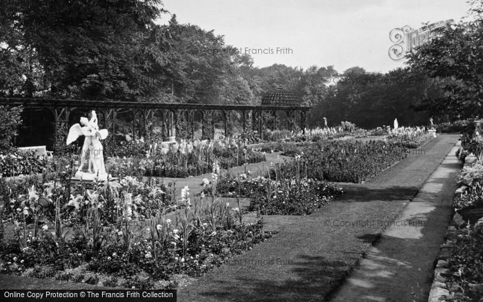 Photo of Harrogate, Royal Hall Gardens 1925