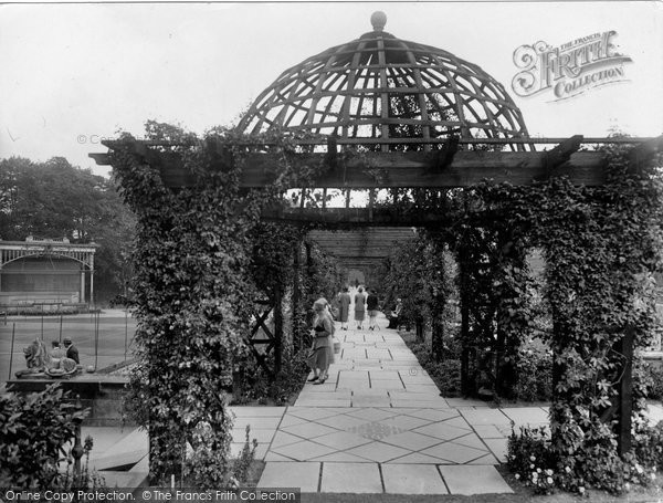 Photo of Harrogate, Royal Hall Gardens 1928