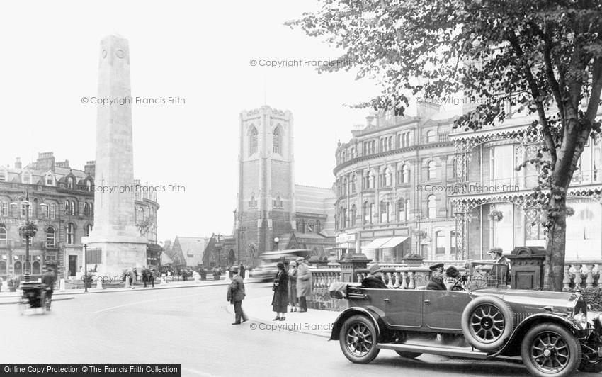 Harrogate, St Peter's Church and War Memorial 1927
