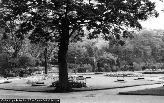 Photo of Harrogate, The Valley Gardens c.1950