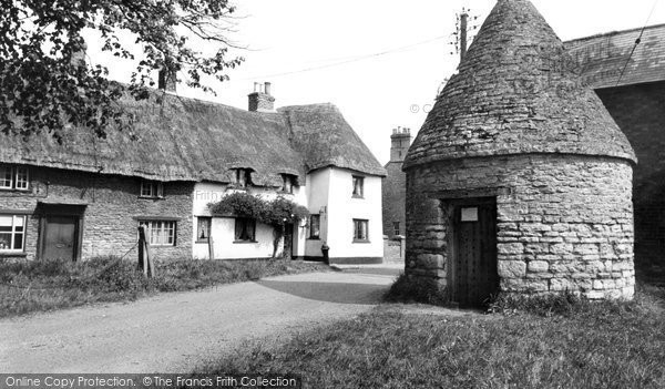 Photo of Harrold, The Lock Up And Thatched Cottage c.1960
