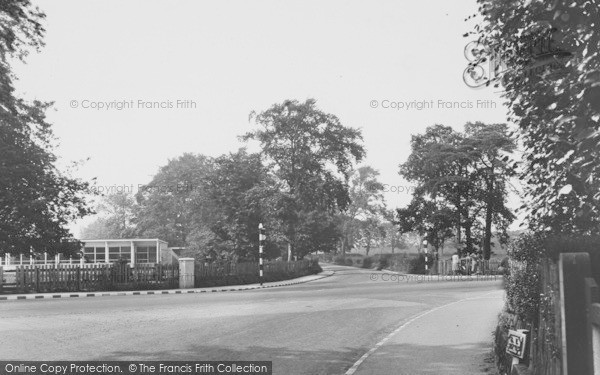 Photo of Hartford, The Cross Roads c.1940