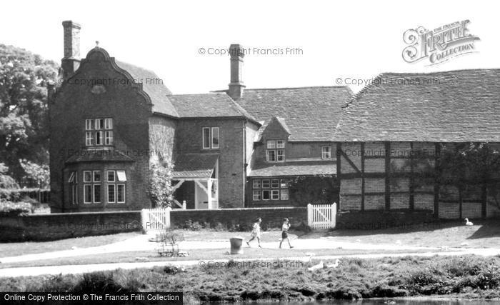 Photo of Hartley Wintney, Causeway Farm c.1965