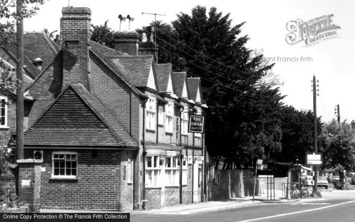 Photo of Hartley Wintney, The Swan Inn c.1965