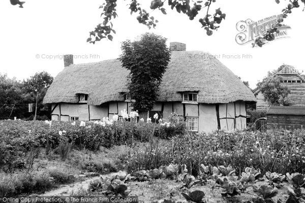 Photo of Harwell, Old Cottages c.1955