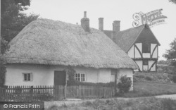 Thatched Cottage In The Village c.1955, Harwell