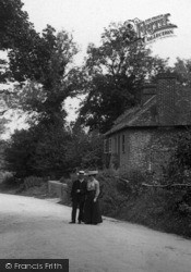 A Couple 1906, Hascombe