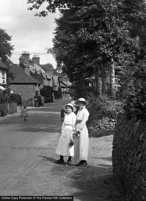 Photo of Haslemere, Women In Midhurst Road 1917