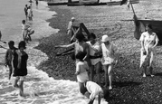 On The Beach 1925, Hastings